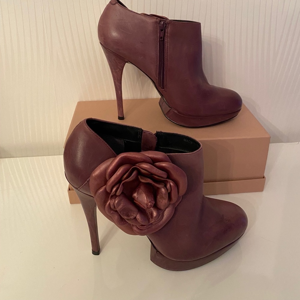 High heel boots